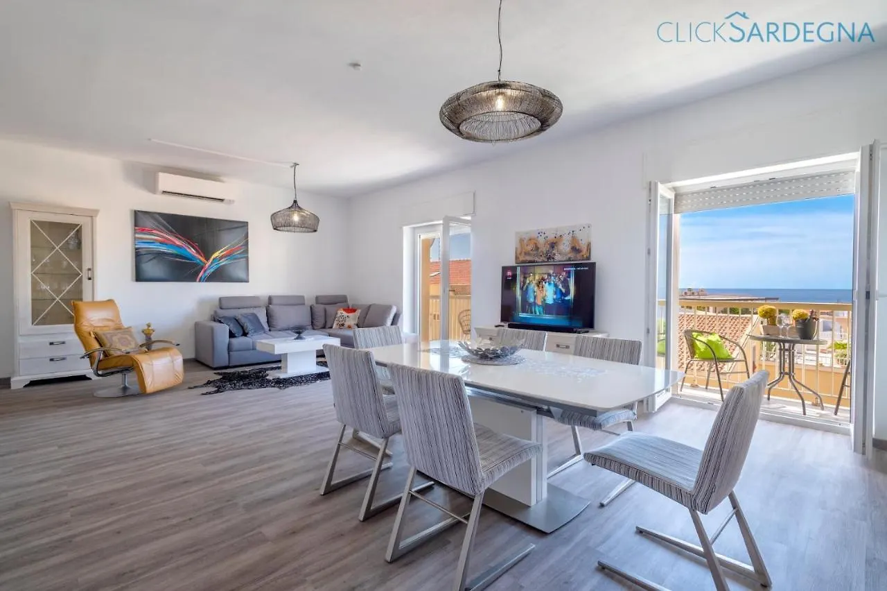 Alghero con vista mare piano centro per 6 persone posto auto Italia