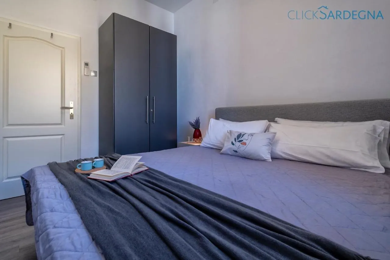 Alghero con vista mare piano centro per 6 persone posto auto Appartamento