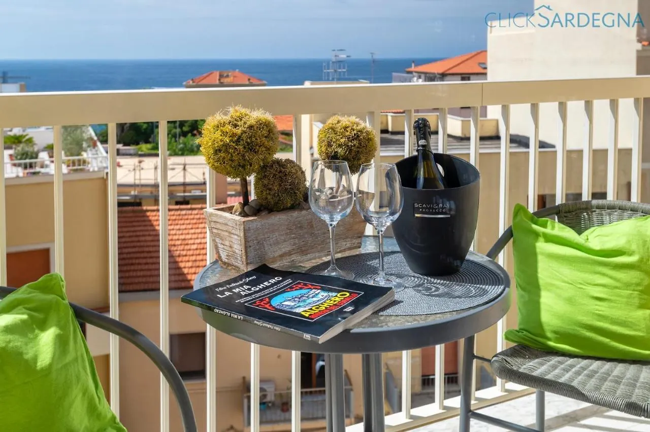 Alghero con vista mare piano centro per 6 persone posto auto Italia