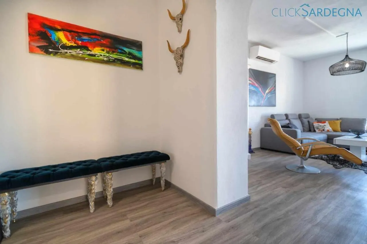Alghero con vista mare piano centro per 6 persone posto auto 0*,  Italia