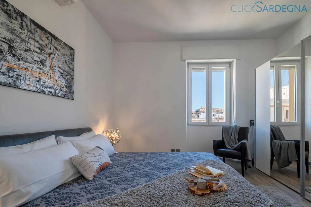 Alghero con vista mare piano centro per 6 persone posto auto Appartamento