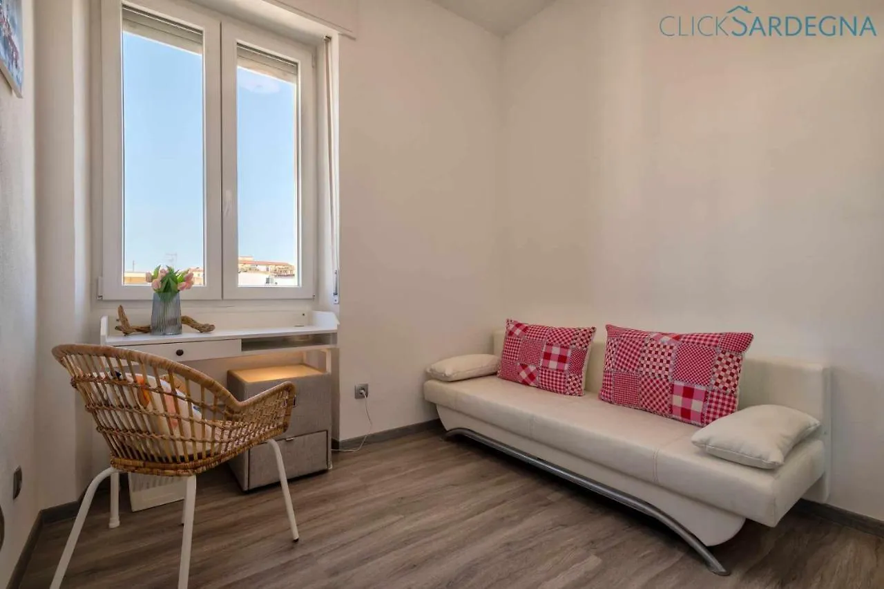 Alghero con vista mare piano centro per 6 persone posto auto 0*,