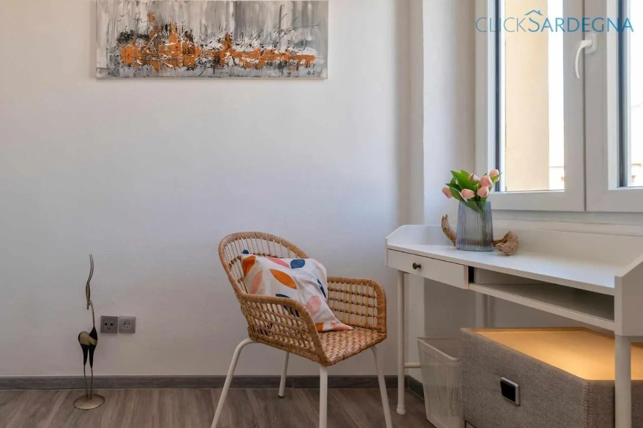 Alghero con vista mare piano centro per 6 persone posto auto 0*,