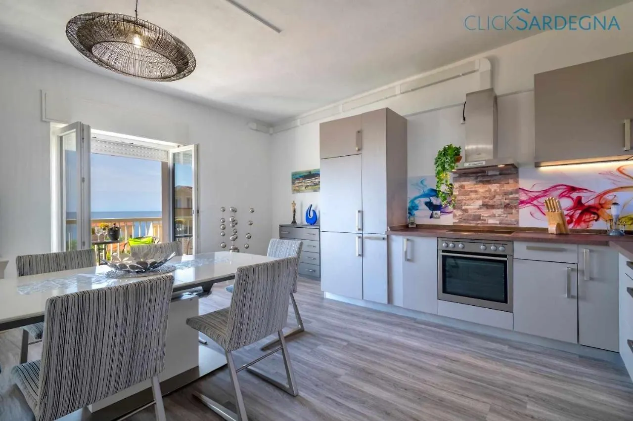 Alghero con vista mare piano centro per 6 persone posto auto Appartamento