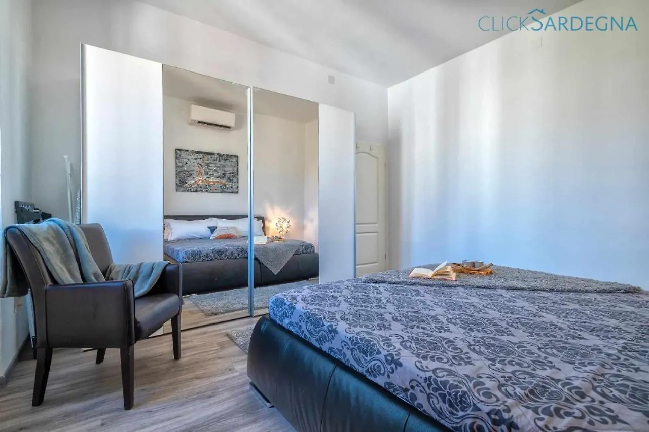 Alghero con vista mare piano centro per 6 persone posto auto Appartamento