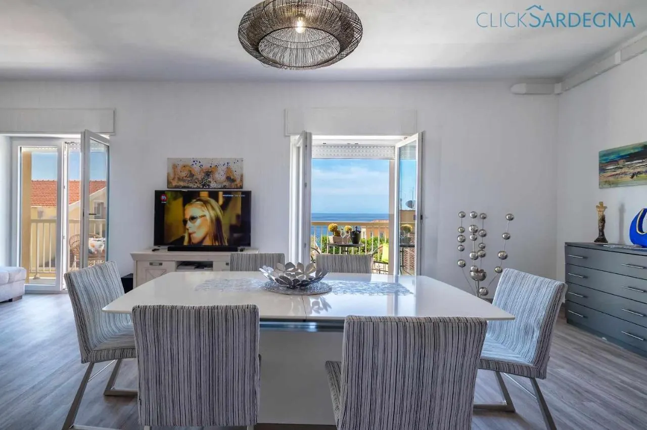 Alghero con vista mare piano centro per 6 persone posto auto